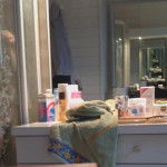 ����� ����