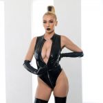 ����������� Kendra Sunderland